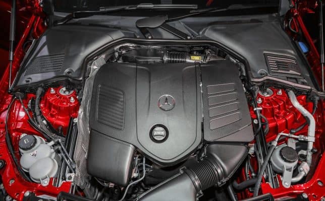 Mercedes-Benz C200 2022 trang bị động cơ tăng áp 1.5L mới kết hợp EQ Boost cho tổng công suất 204 mã lực