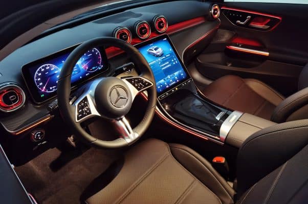 Khoang nội thất Mercedes-Benz C 200 Avantgarde ngập tràn công nghệ hiện đại, mang tính tương lai
