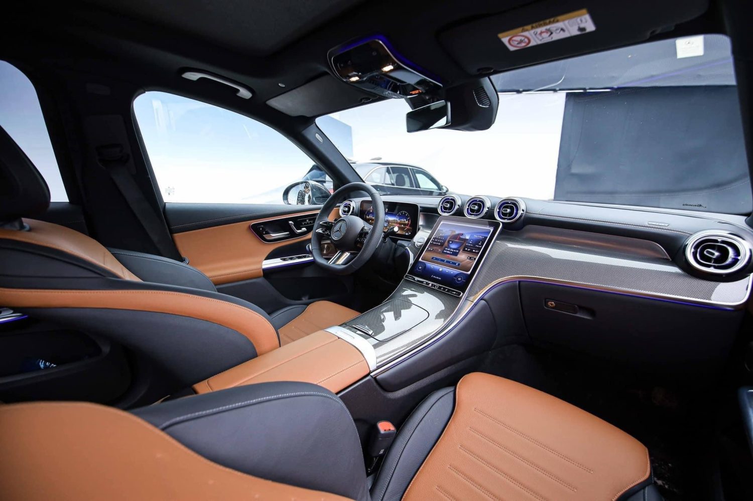 Không gian nội thất Mercedes-Benz GLC 300 4Matic 2023 được thay đổi hoàn toàn so với bản tiền nhiệm.