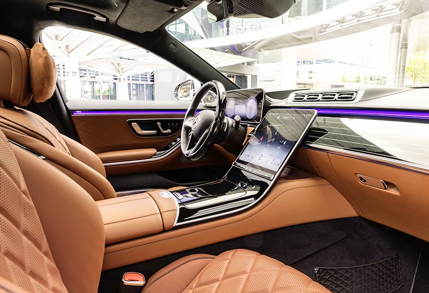 Các bảng thông tin và điều khiển trên Mercedes S450 luxury đều được “cảm ứng hoá”